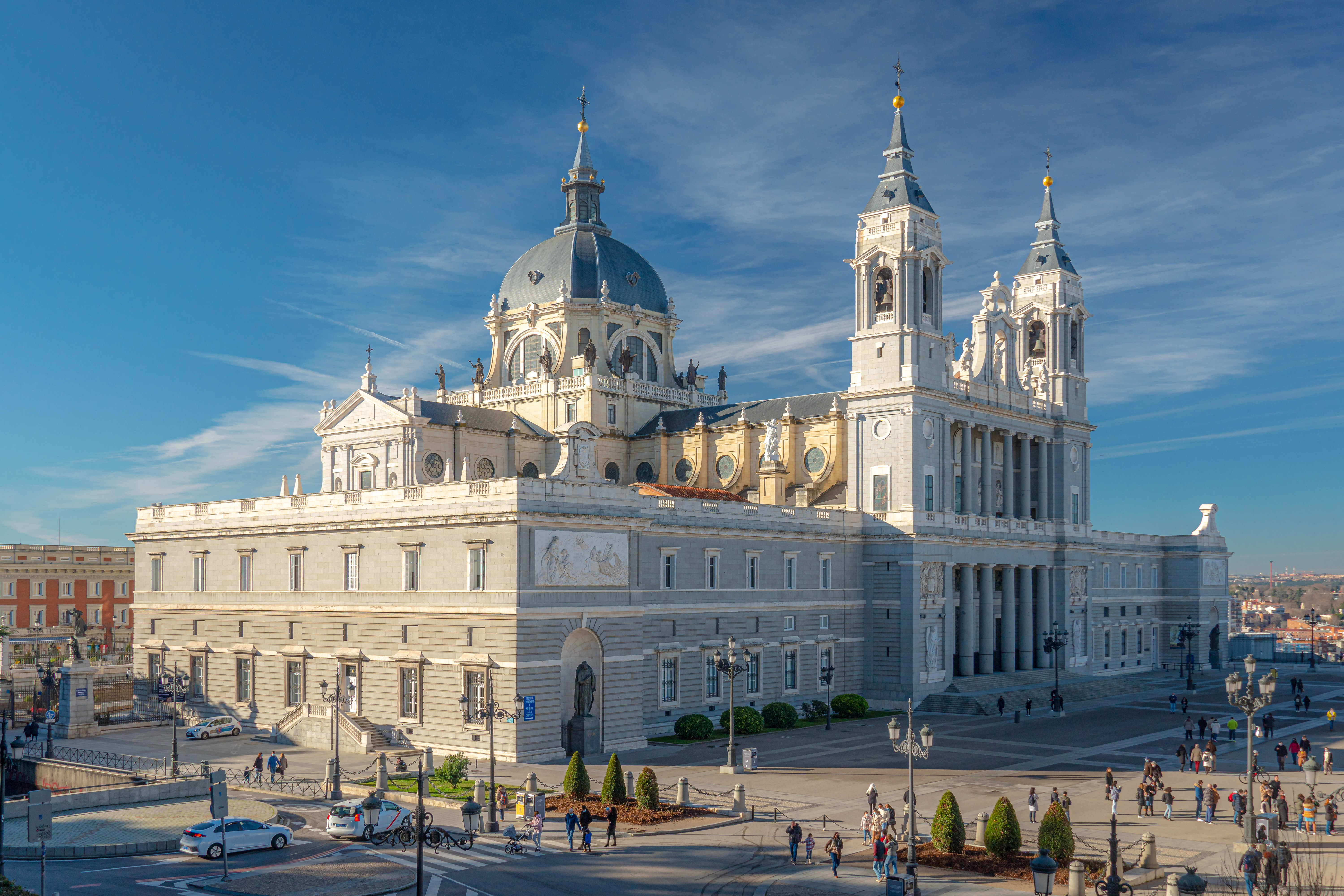 Catedral e iglesia